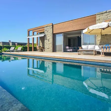 Gumbet Sleeps 8 Pool Air Con Wifi Villa *